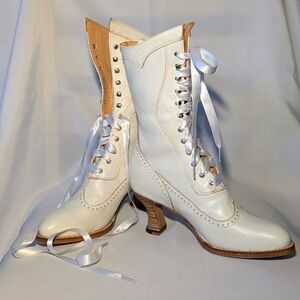 EUC Oak Tree Farms Modern Victorian Rustic Leather Lace-Up Heeled Boots - Ivory